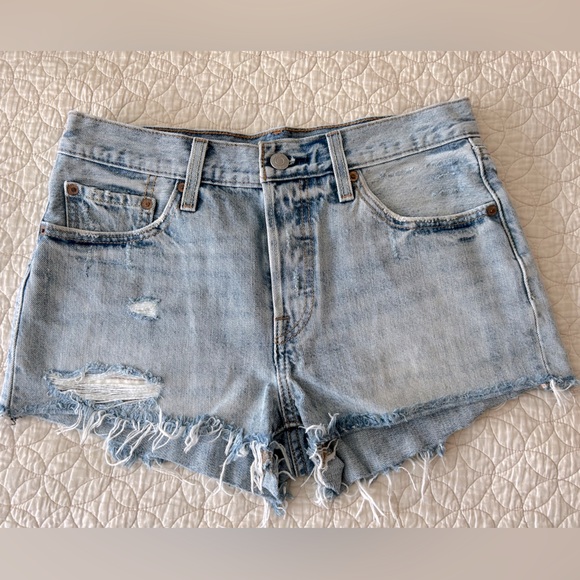 Levi’s 501 frayed denim jean shorts - Picture 1 of 7